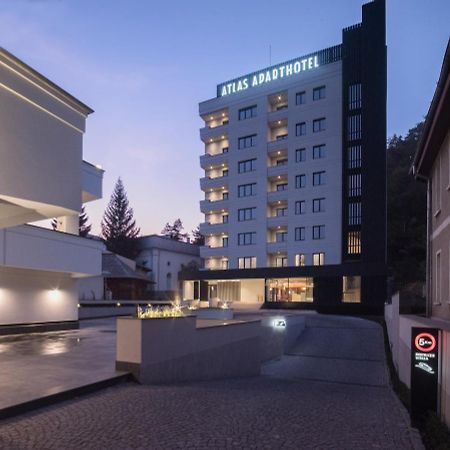 Atlas Aparthotel Piatra Neamţ Екстериор снимка