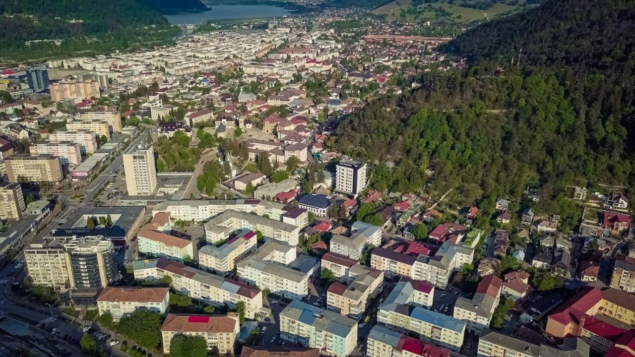 Atlas Aparthotel Piatra Neamţ Екстериор снимка